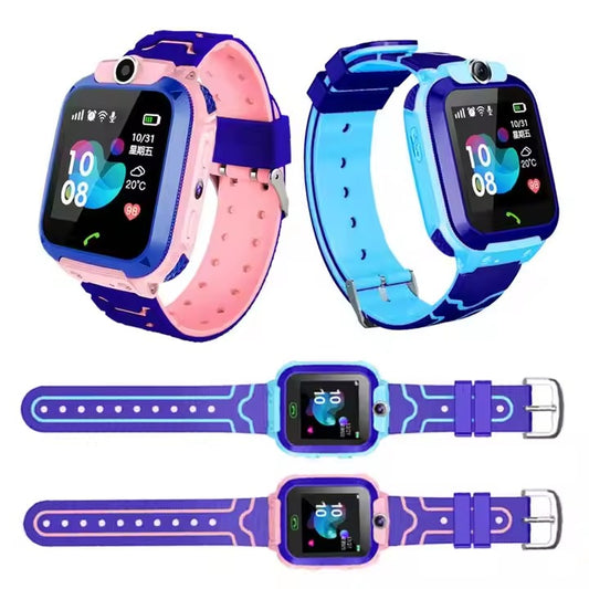 Montre Connectée Enfant Q12B – GPS, Appels, SOS & Étanche IP67